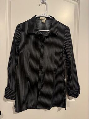 MKM Designs Women's Black Pinstripe Button-Up Shirt Size M